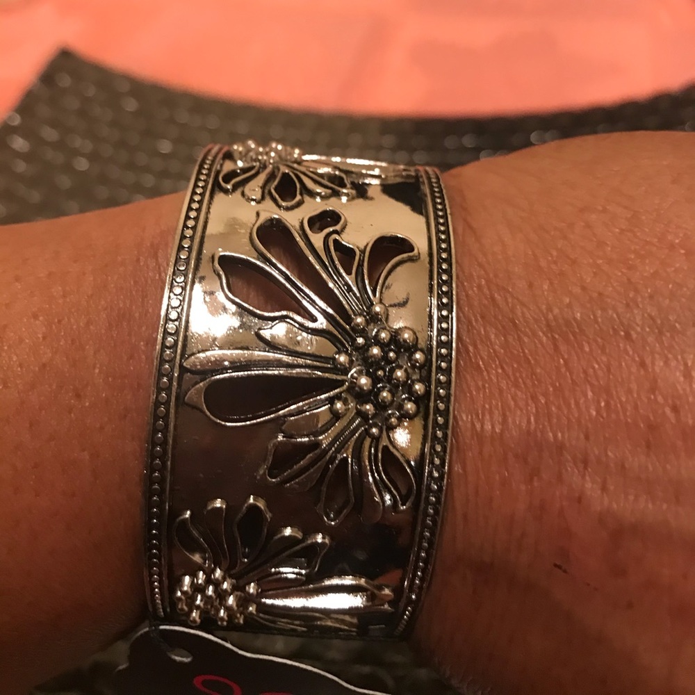 Silver cuff elegant designed bracelet.